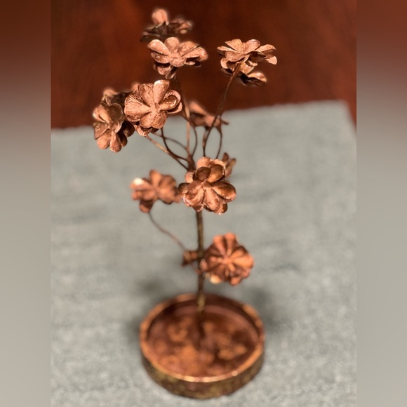 Gold Leaf Decor - Picture 3 of 4